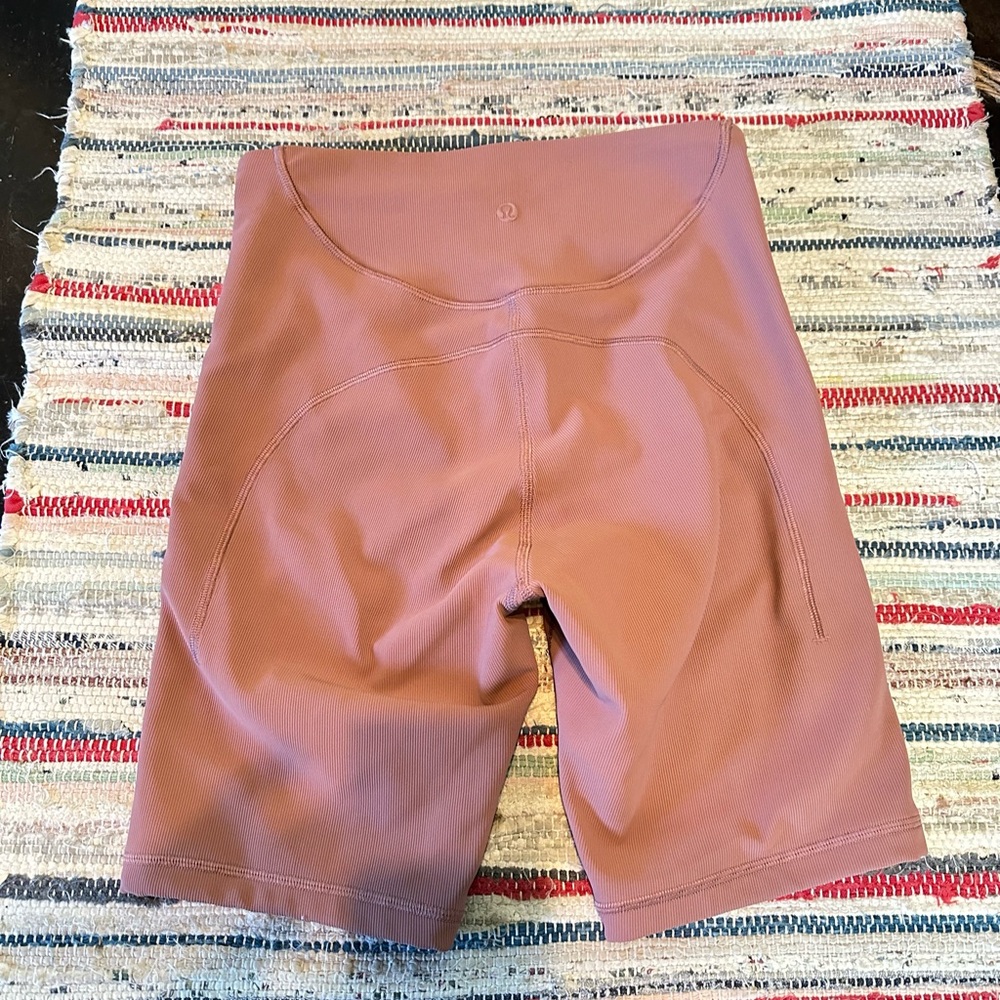 Lululemon women’s size 6 pink ribbed biker shorts